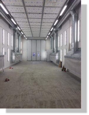 kompaktia maalaamoa tekemässä